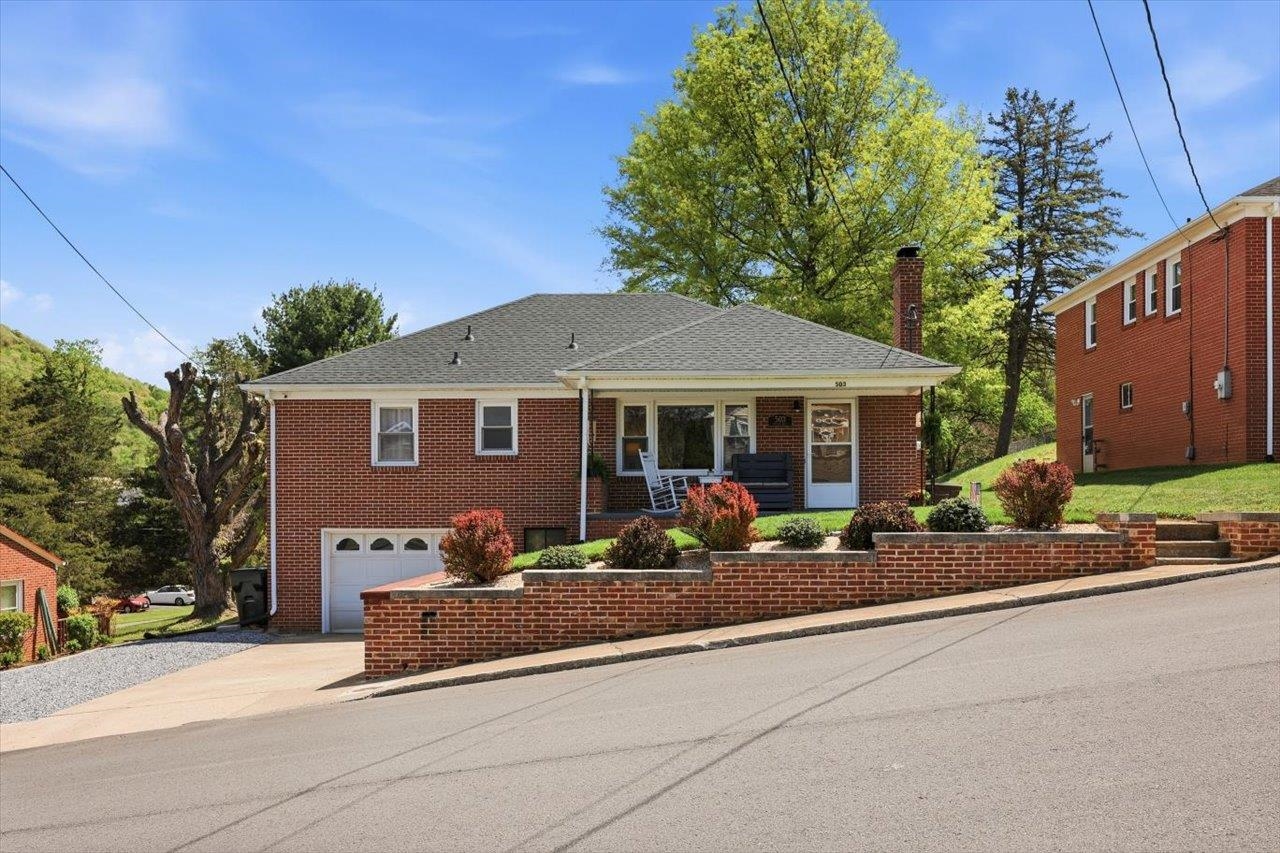 503 RITCHIE BLVD, STAUNTON, Virginia 24401, 3 Bedrooms Bedrooms, ,2 BathroomsBathrooms,Residential,503 RITCHIE BLVD,676028 MLS # 676028