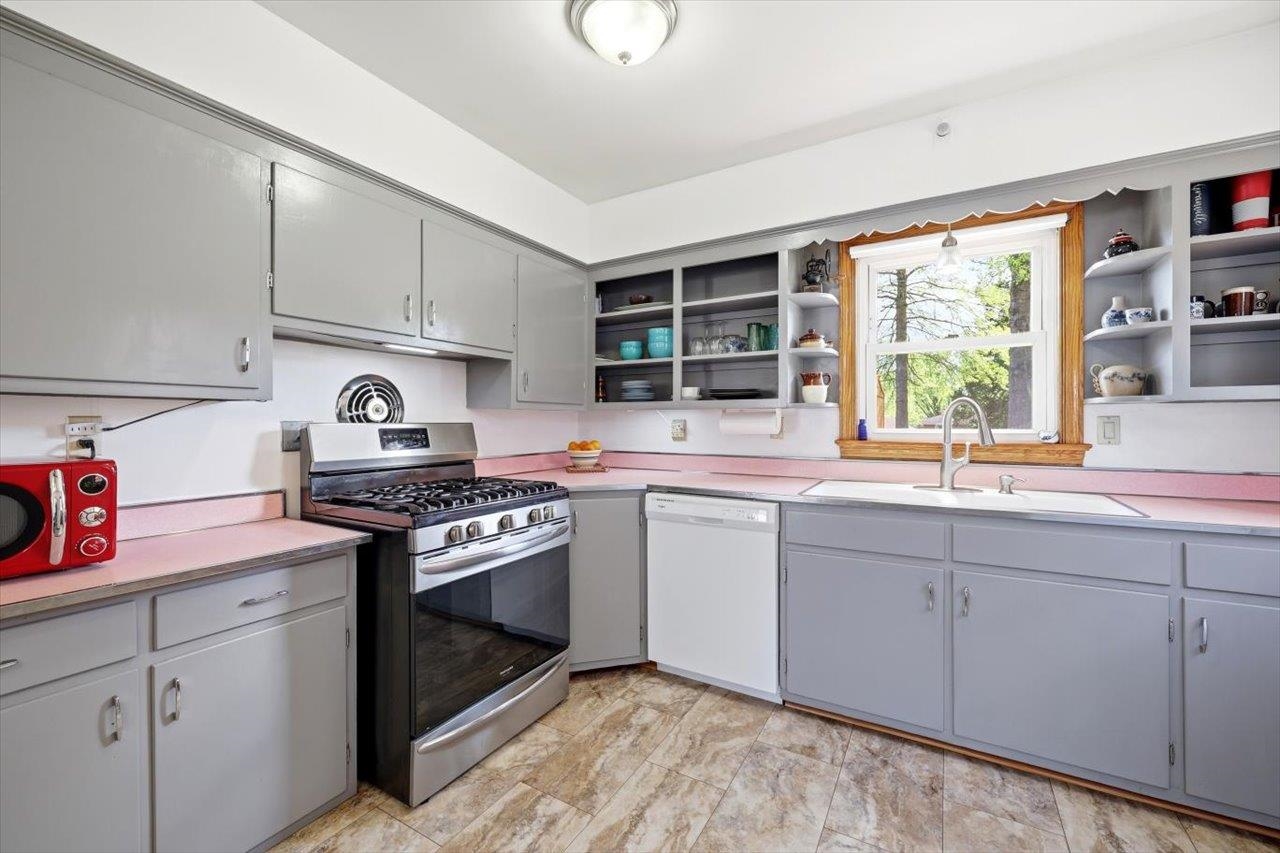 503 RITCHIE BLVD, STAUNTON, Virginia 24401, 3 Bedrooms Bedrooms, ,2 BathroomsBathrooms,Residential,503 RITCHIE BLVD,676028 MLS # 676028