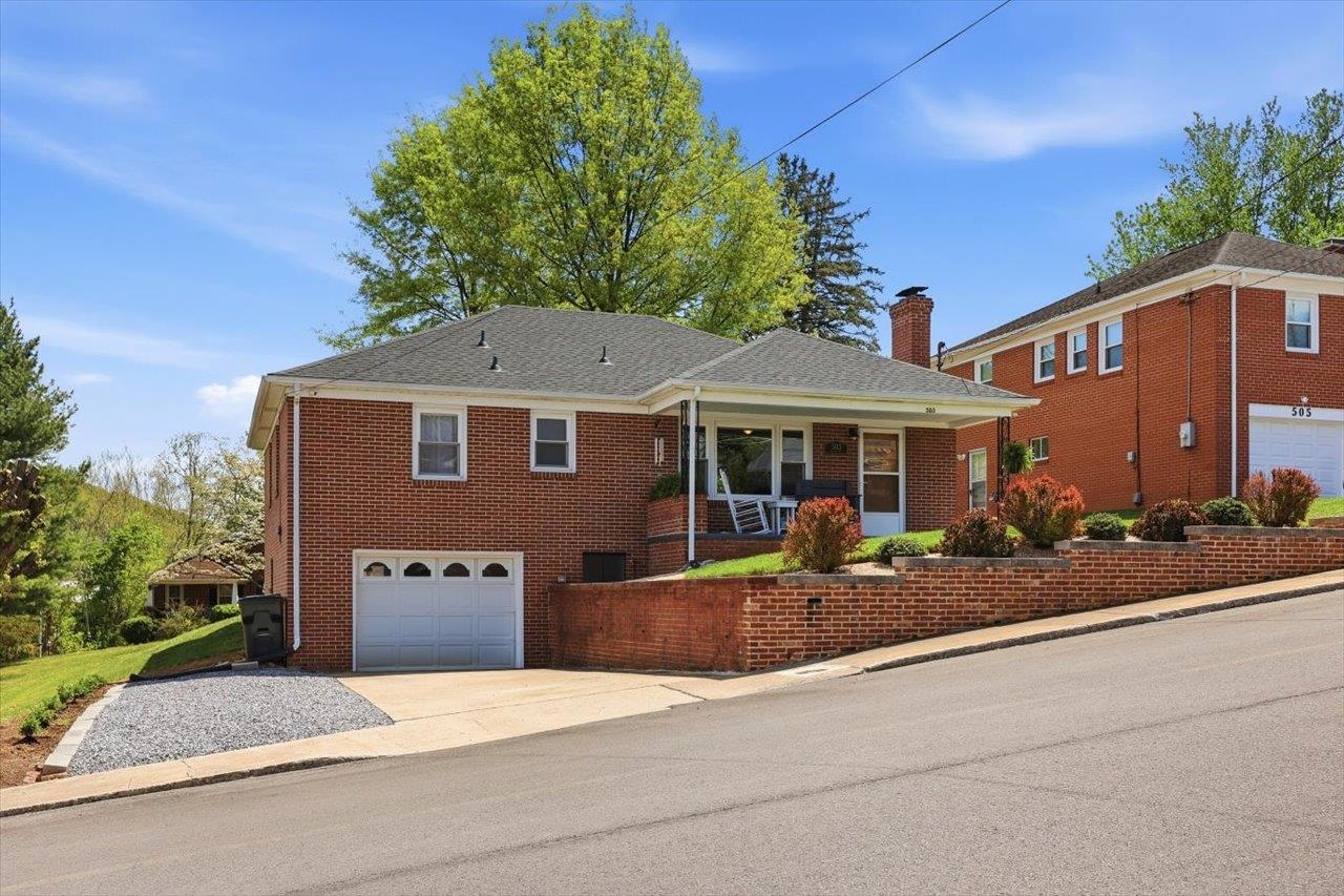 503 RITCHIE BLVD, STAUNTON, Virginia 24401, 3 Bedrooms Bedrooms, ,2 BathroomsBathrooms,Residential,503 RITCHIE BLVD,676028 MLS # 676028