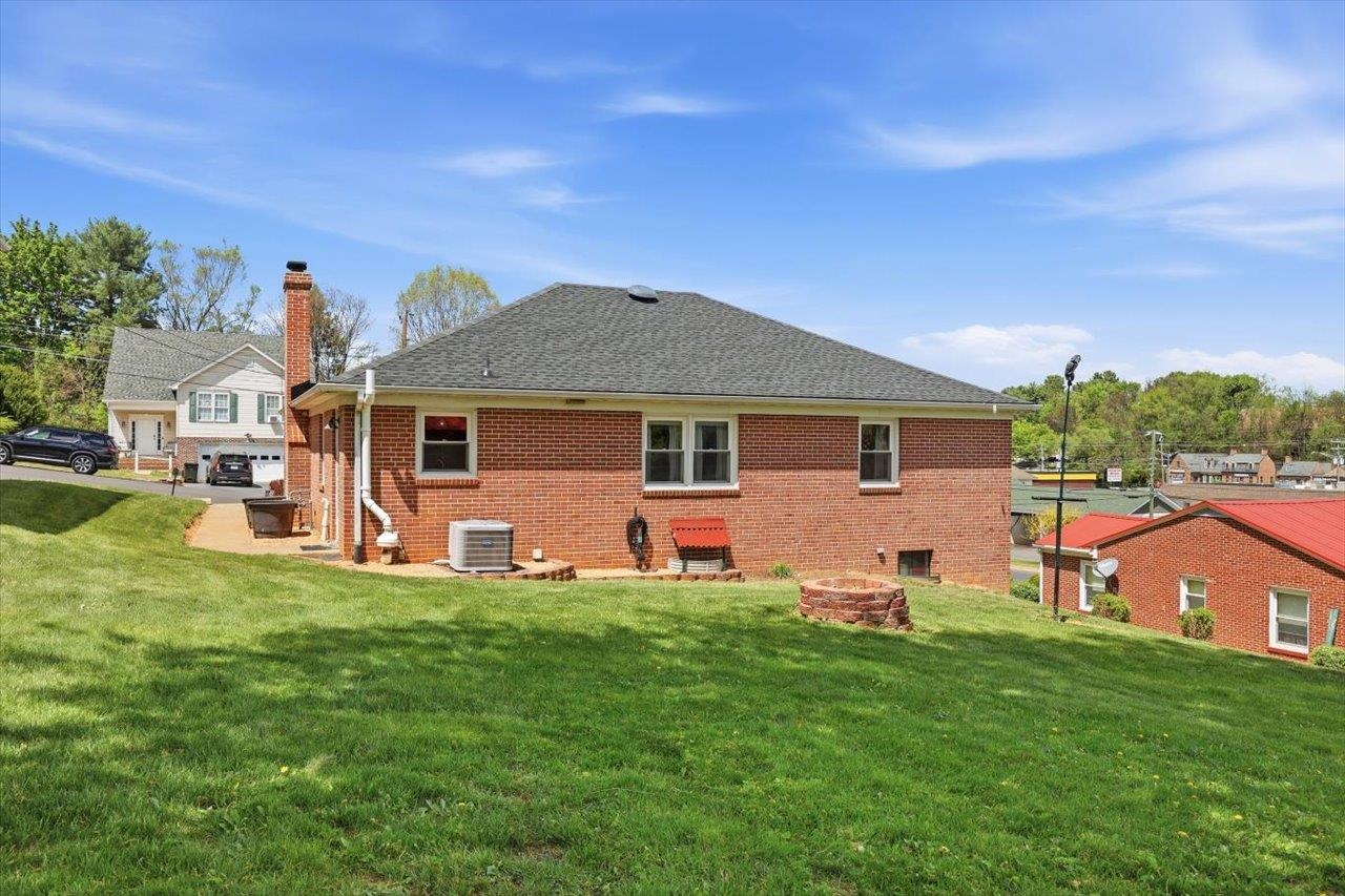 503 RITCHIE BLVD, STAUNTON, Virginia 24401, 3 Bedrooms Bedrooms, ,2 BathroomsBathrooms,Residential,503 RITCHIE BLVD,676028 MLS # 676028