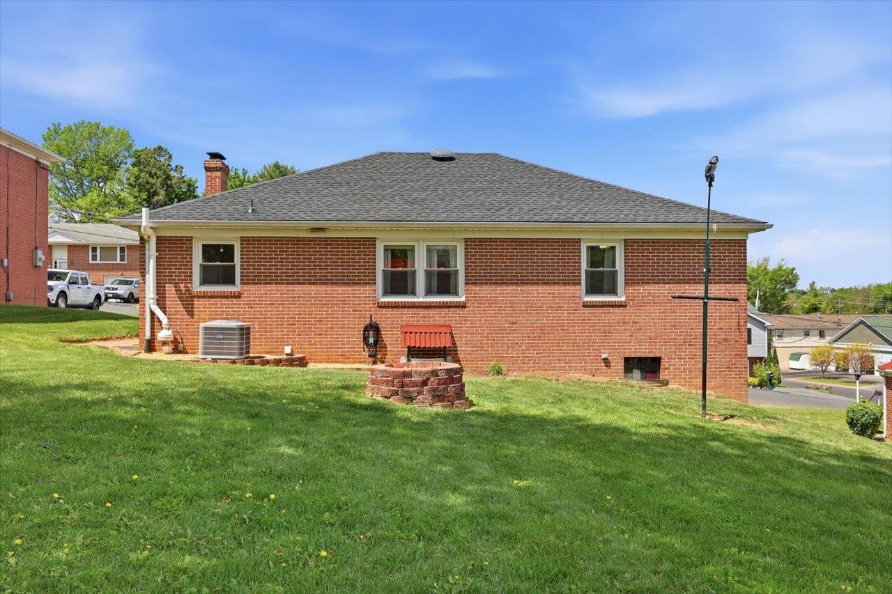 503 RITCHIE BLVD, STAUNTON, Virginia 24401, 3 Bedrooms Bedrooms, ,2 BathroomsBathrooms,Residential,503 RITCHIE BLVD,676028 MLS # 676028