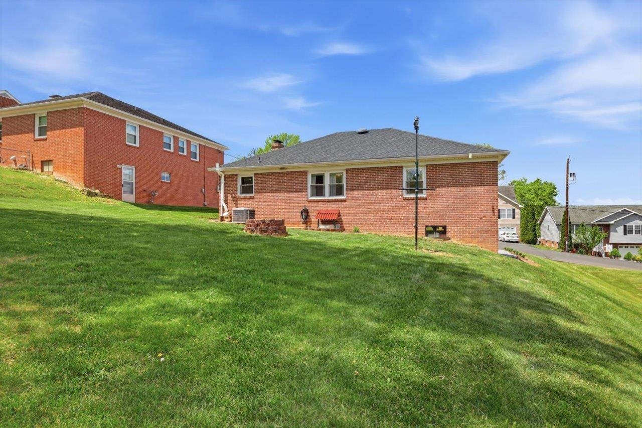 503 RITCHIE BLVD, STAUNTON, Virginia 24401, 3 Bedrooms Bedrooms, ,2 BathroomsBathrooms,Residential,503 RITCHIE BLVD,676028 MLS # 676028