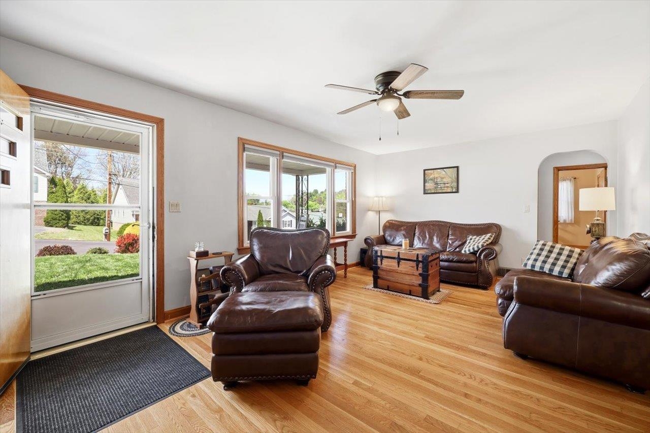 503 RITCHIE BLVD, STAUNTON, Virginia 24401, 3 Bedrooms Bedrooms, ,2 BathroomsBathrooms,Residential,503 RITCHIE BLVD,676028 MLS # 676028