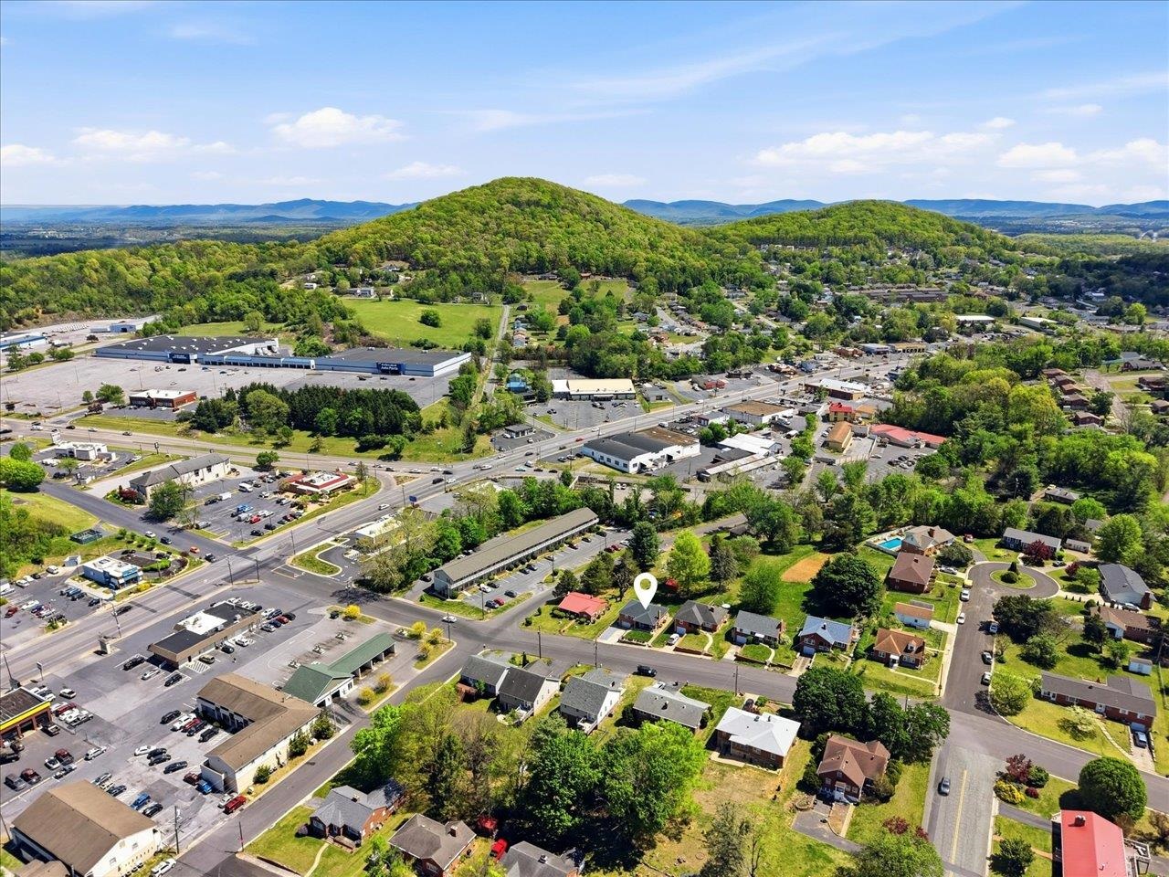 503 RITCHIE BLVD, STAUNTON, Virginia 24401, 3 Bedrooms Bedrooms, ,2 BathroomsBathrooms,Residential,503 RITCHIE BLVD,676028 MLS # 676028