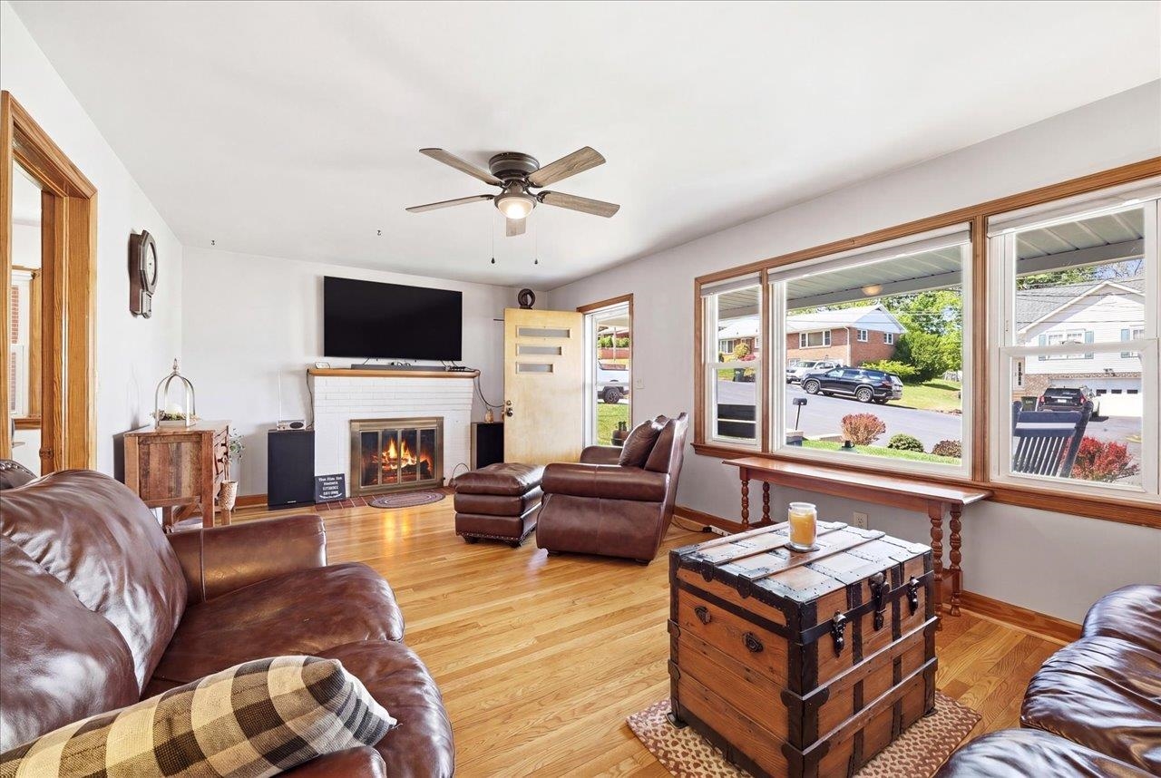 503 RITCHIE BLVD, STAUNTON, Virginia 24401, 3 Bedrooms Bedrooms, ,2 BathroomsBathrooms,Residential,503 RITCHIE BLVD,676028 MLS # 676028