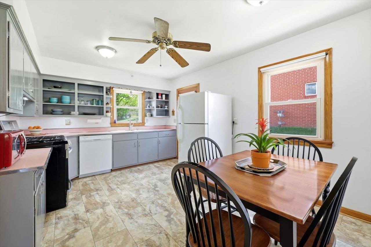 503 RITCHIE BLVD, STAUNTON, Virginia 24401, 3 Bedrooms Bedrooms, ,2 BathroomsBathrooms,Residential,503 RITCHIE BLVD,676028 MLS # 676028