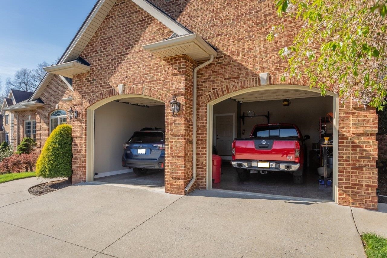 3107 BROOKSHIRE DR, ROCKINGHAM, Virginia 22801, 4 Bedrooms Bedrooms, ,3 BathroomsBathrooms,Residential,3107 BROOKSHIRE DR,676031 MLS # 676031