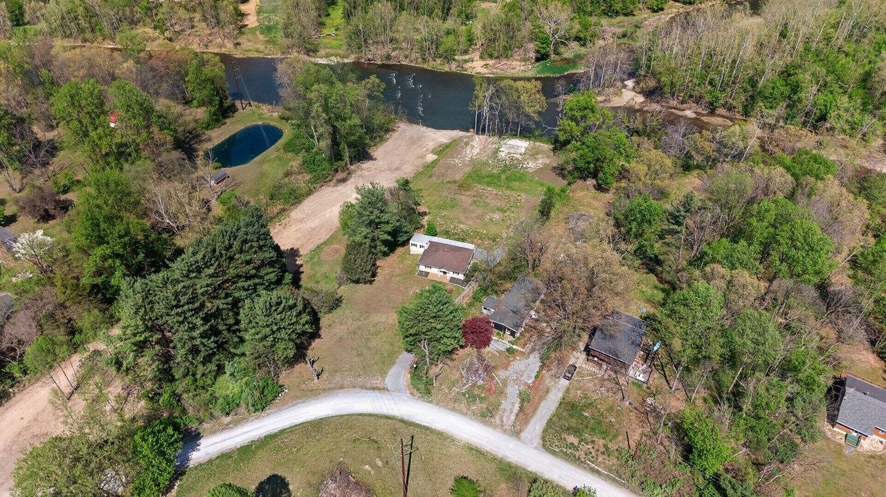 782 SHIPYARD RD, SHENANDOAH, Virginia 22849, 3 Bedrooms Bedrooms, ,3 BathroomsBathrooms,Residential,782 SHIPYARD RD,676032 MLS # 676032