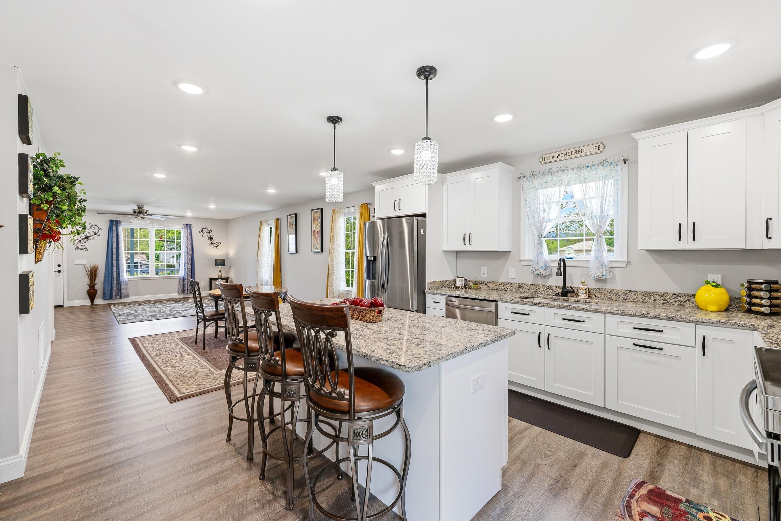 206 W SUMMIT AVE, ELKTON, Virginia 22827, 3 Bedrooms Bedrooms, ,2 BathroomsBathrooms,Residential,206 W SUMMIT AVE,676033 MLS # 676033