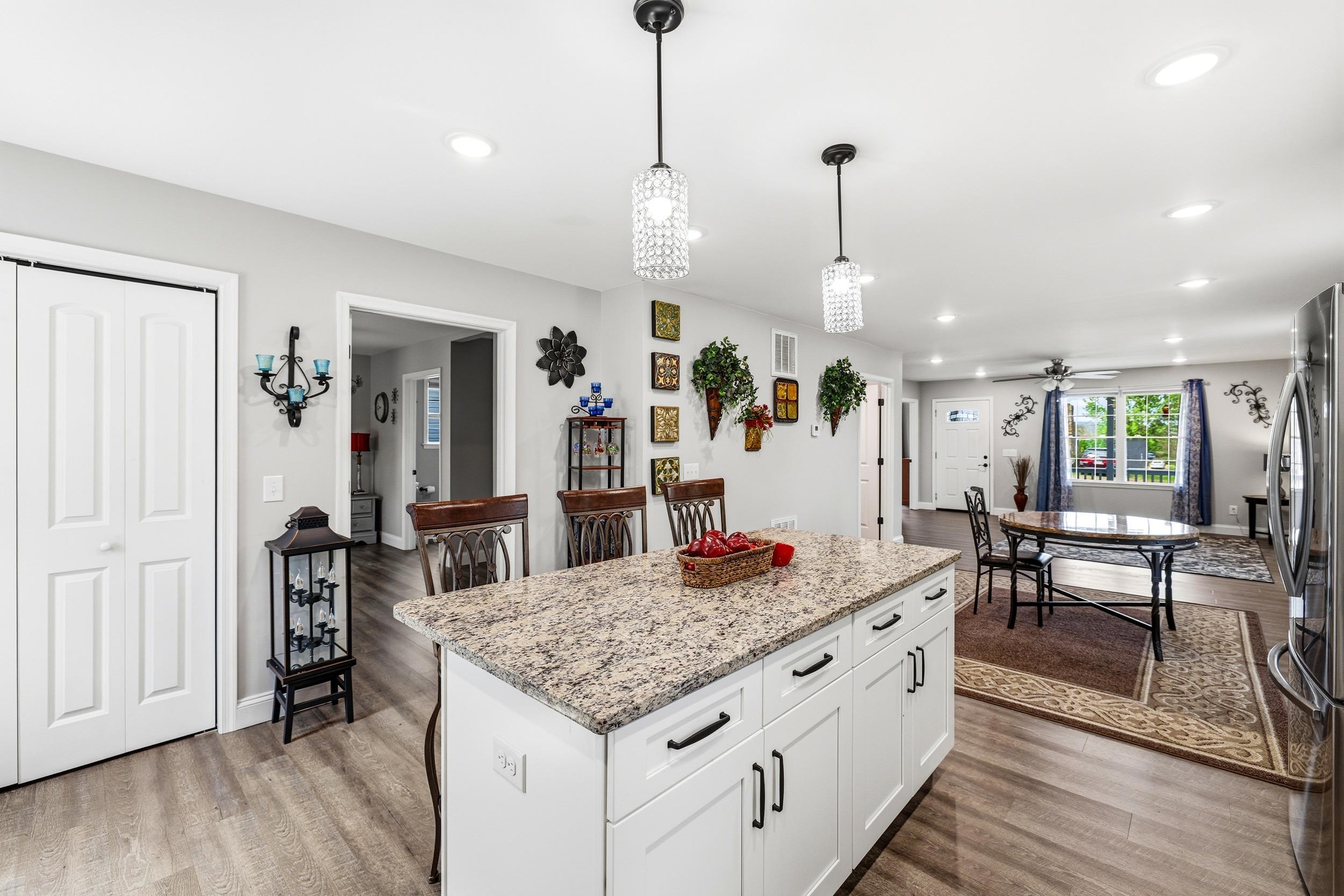 206 W SUMMIT AVE, ELKTON, Virginia 22827, 3 Bedrooms Bedrooms, ,2 BathroomsBathrooms,Residential,206 W SUMMIT AVE,676033 MLS # 676033