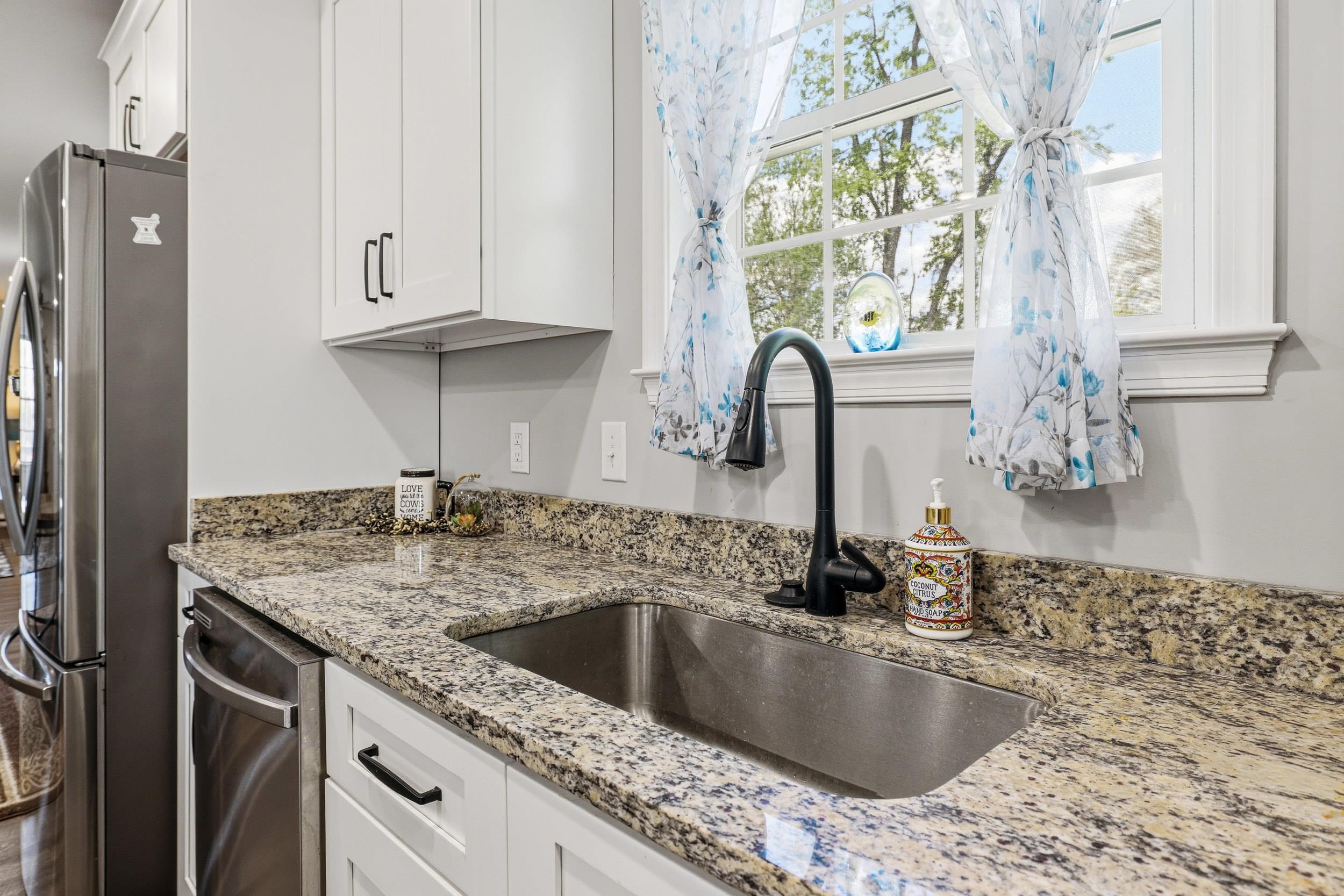 206 W SUMMIT AVE, ELKTON, Virginia 22827, 3 Bedrooms Bedrooms, ,2 BathroomsBathrooms,Residential,206 W SUMMIT AVE,676033 MLS # 676033