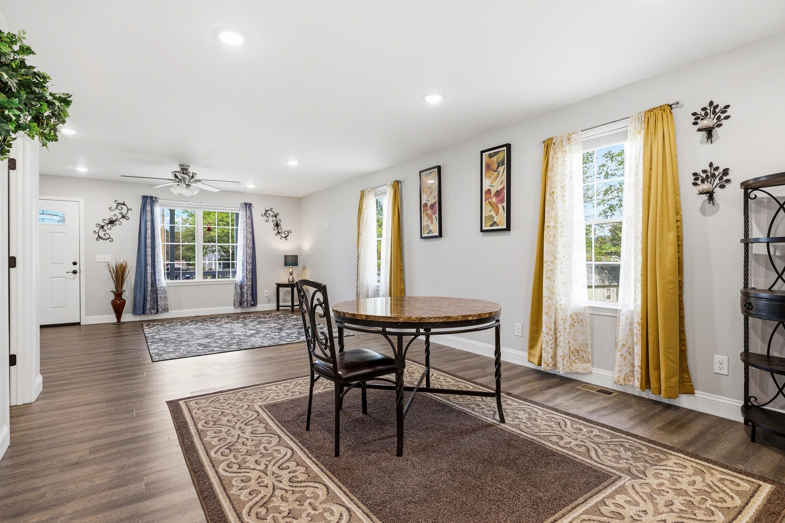 206 W SUMMIT AVE, ELKTON, Virginia 22827, 3 Bedrooms Bedrooms, ,2 BathroomsBathrooms,Residential,206 W SUMMIT AVE,676033 MLS # 676033