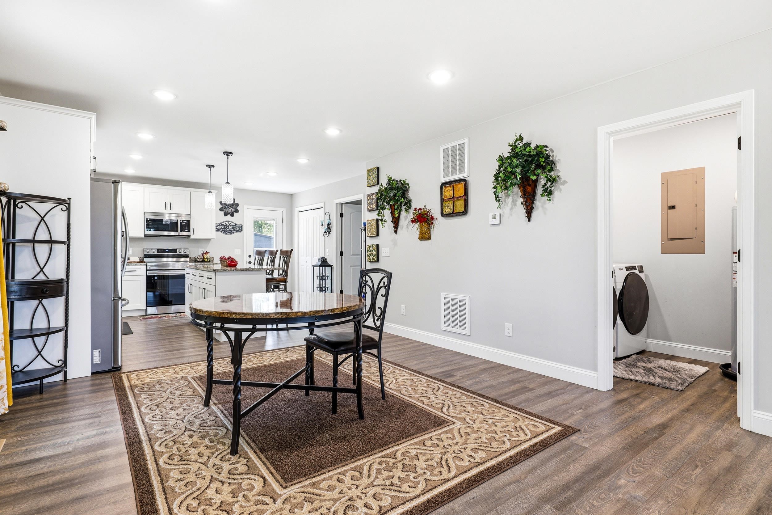 206 W SUMMIT AVE, ELKTON, Virginia 22827, 3 Bedrooms Bedrooms, ,2 BathroomsBathrooms,Residential,206 W SUMMIT AVE,676033 MLS # 676033