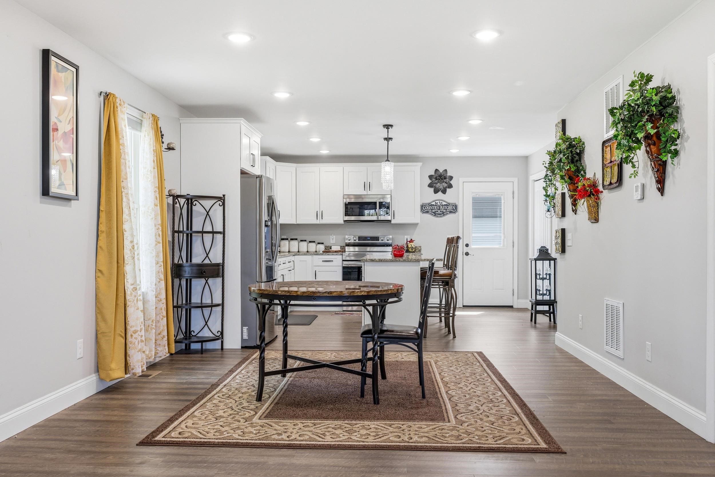 206 W SUMMIT AVE, ELKTON, Virginia 22827, 3 Bedrooms Bedrooms, ,2 BathroomsBathrooms,Residential,206 W SUMMIT AVE,676033 MLS # 676033