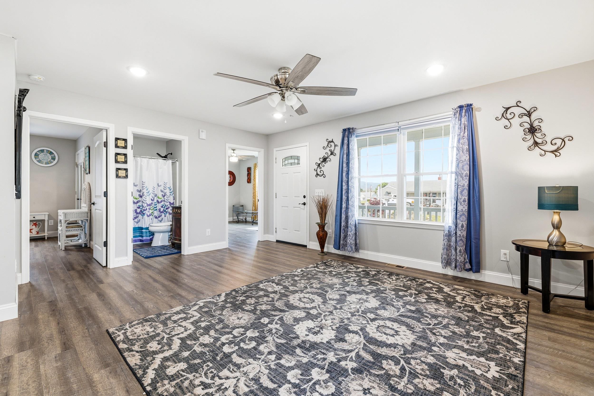 206 W SUMMIT AVE, ELKTON, Virginia 22827, 3 Bedrooms Bedrooms, ,2 BathroomsBathrooms,Residential,206 W SUMMIT AVE,676033 MLS # 676033