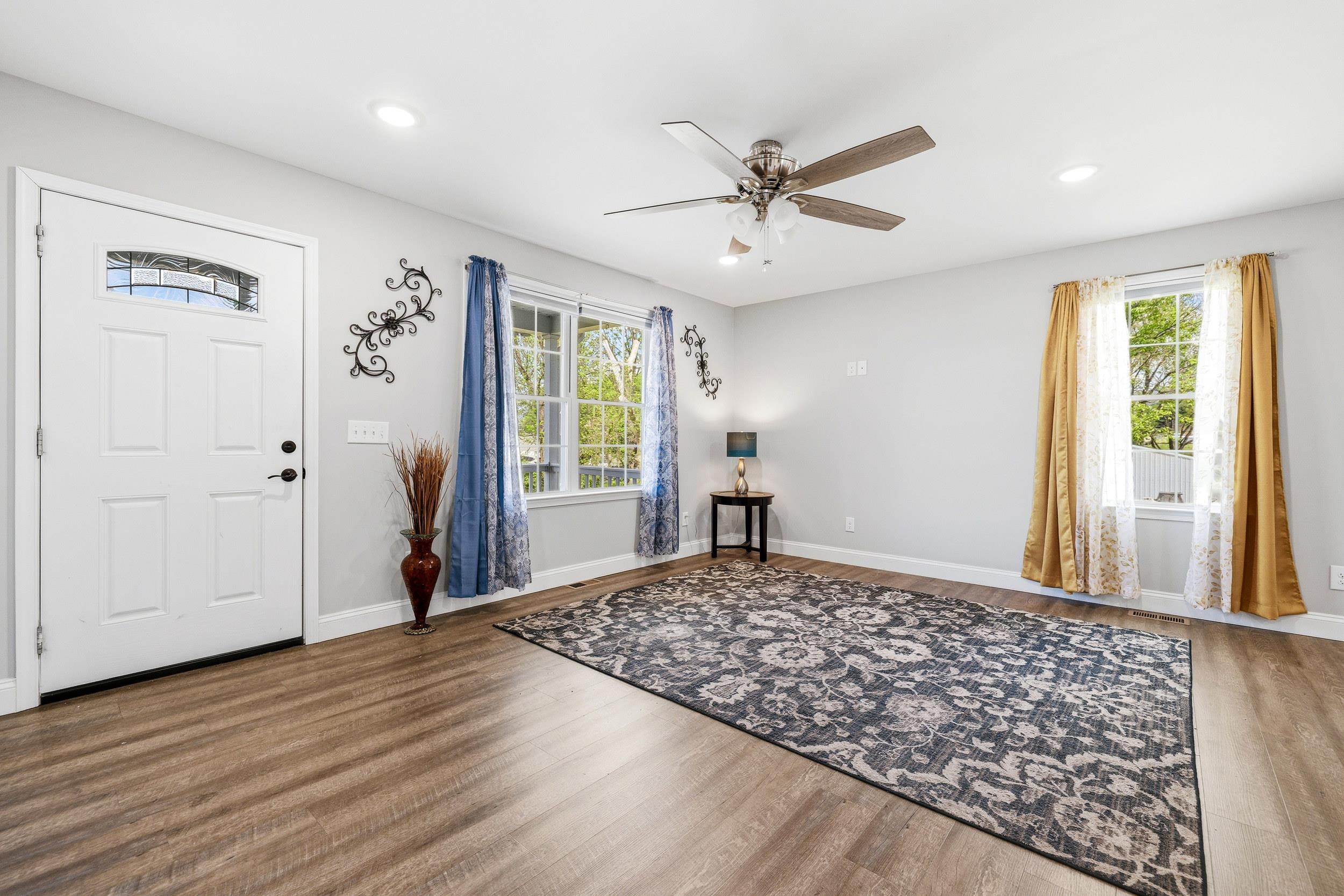 206 W SUMMIT AVE, ELKTON, Virginia 22827, 3 Bedrooms Bedrooms, ,2 BathroomsBathrooms,Residential,206 W SUMMIT AVE,676033 MLS # 676033