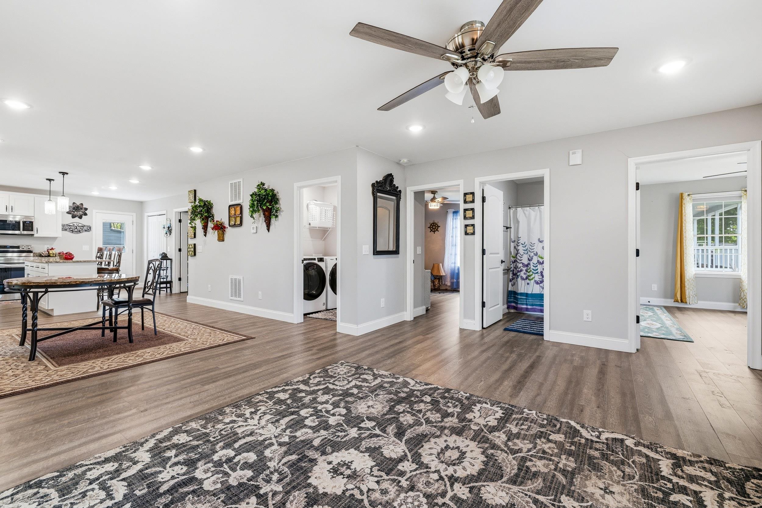 206 W SUMMIT AVE, ELKTON, Virginia 22827, 3 Bedrooms Bedrooms, ,2 BathroomsBathrooms,Residential,206 W SUMMIT AVE,676033 MLS # 676033