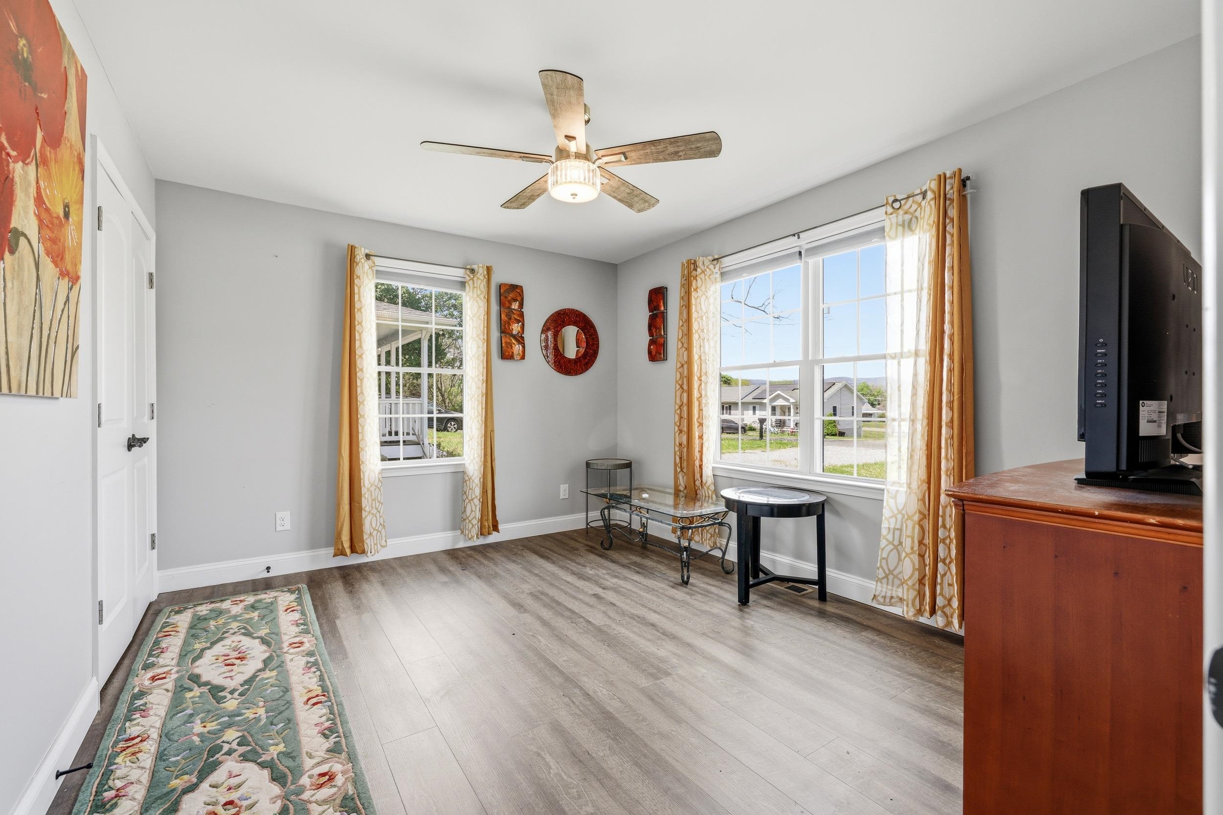 206 W SUMMIT AVE, ELKTON, Virginia 22827, 3 Bedrooms Bedrooms, ,2 BathroomsBathrooms,Residential,206 W SUMMIT AVE,676033 MLS # 676033