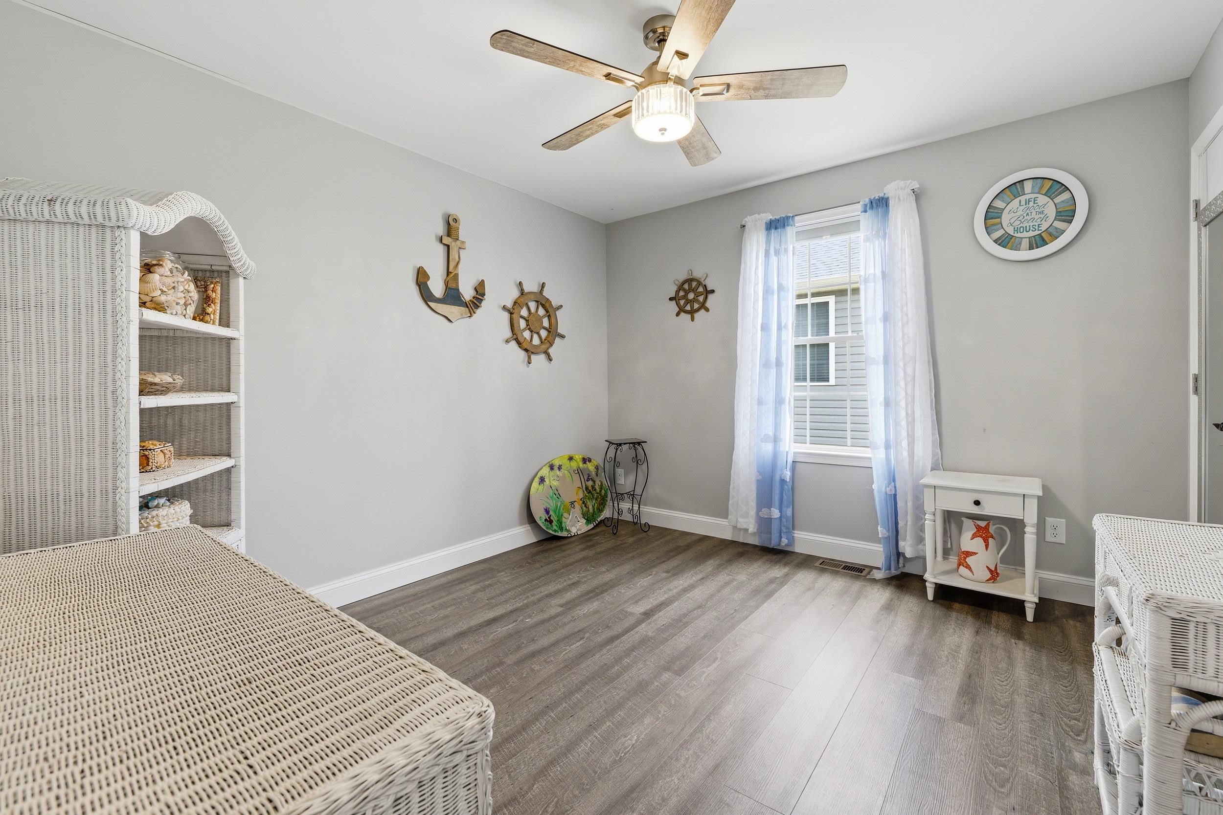 206 W SUMMIT AVE, ELKTON, Virginia 22827, 3 Bedrooms Bedrooms, ,2 BathroomsBathrooms,Residential,206 W SUMMIT AVE,676033 MLS # 676033