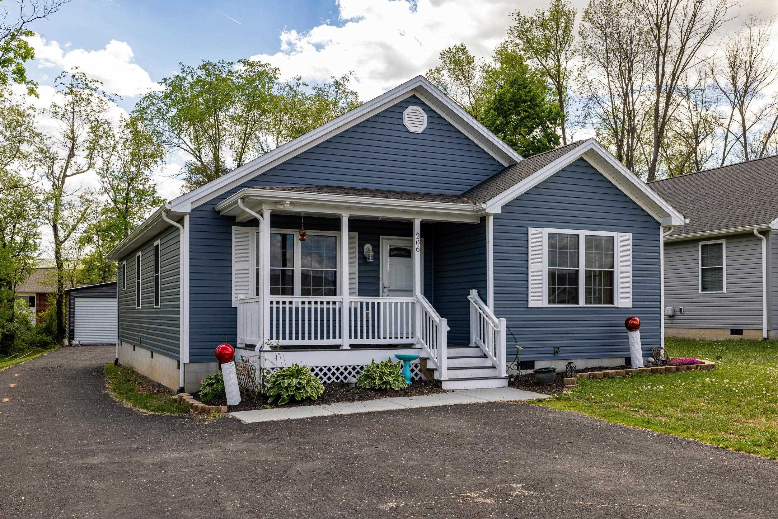 206 W SUMMIT AVE, ELKTON, Virginia 22827, 3 Bedrooms Bedrooms, ,2 BathroomsBathrooms,Residential,206 W SUMMIT AVE,676033 MLS # 676033