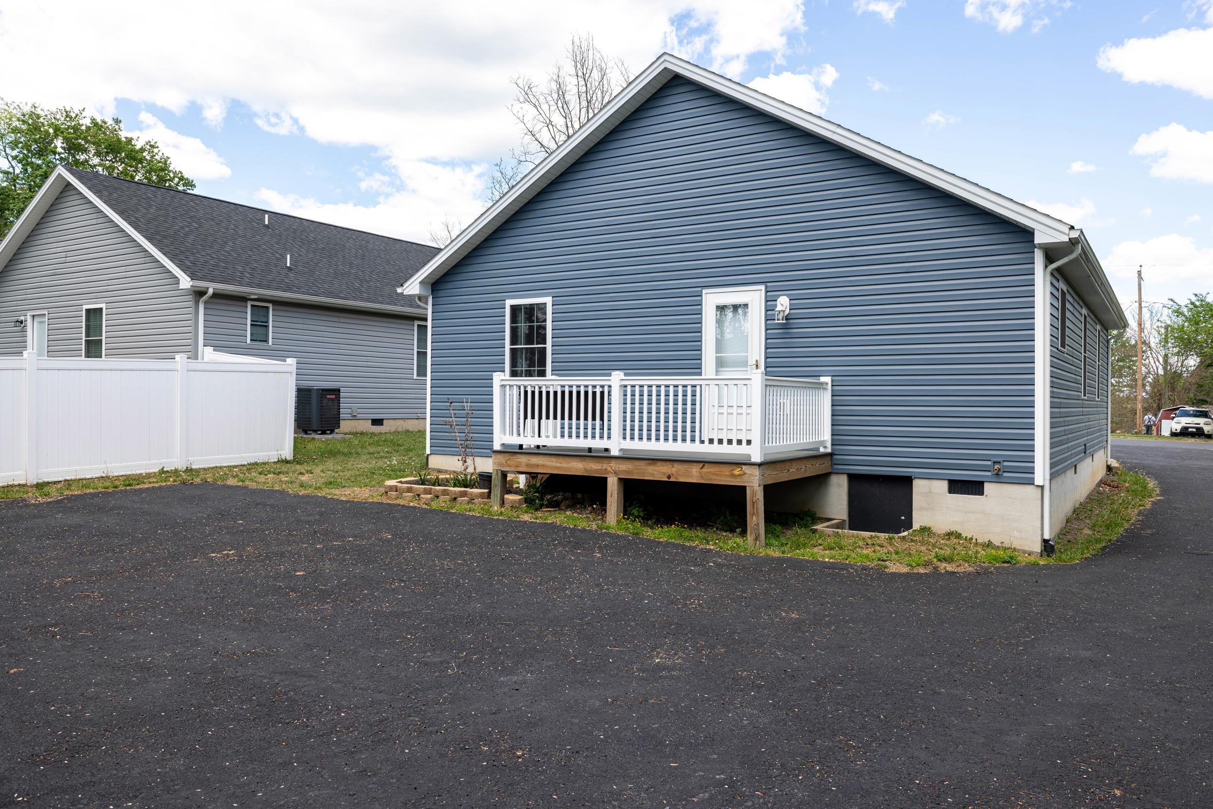 206 W SUMMIT AVE, ELKTON, Virginia 22827, 3 Bedrooms Bedrooms, ,2 BathroomsBathrooms,Residential,206 W SUMMIT AVE,676033 MLS # 676033