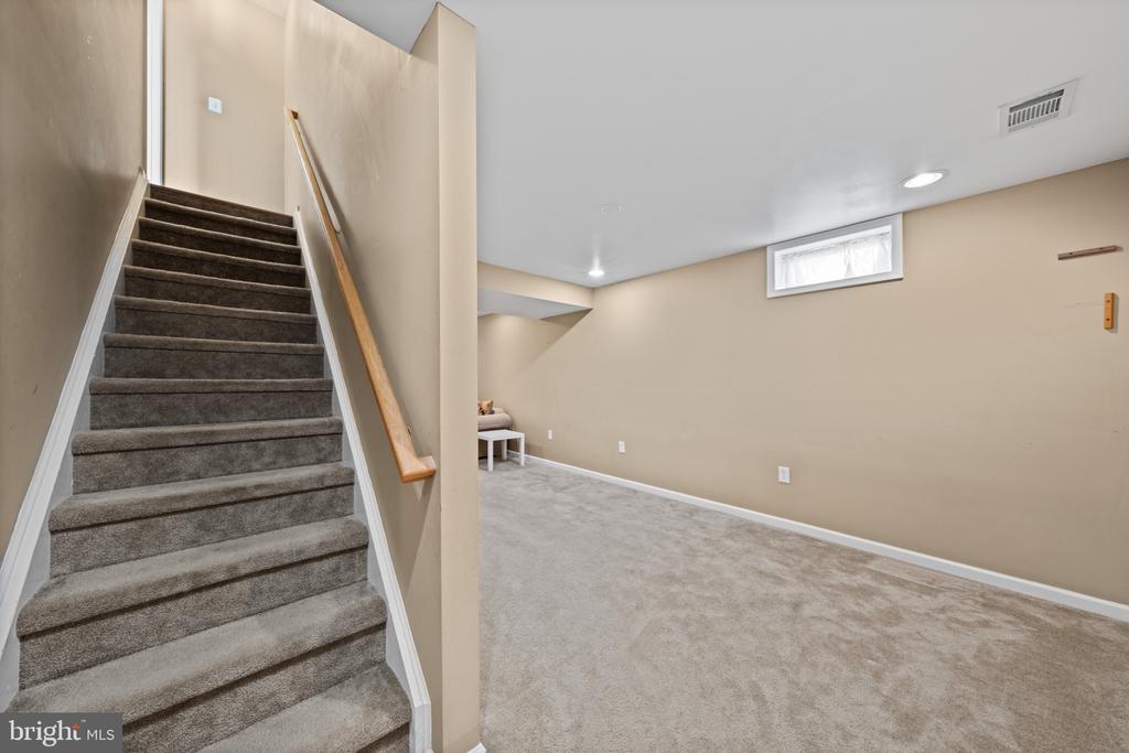 6937 VERSAILLE DR, FREDERICKSBURG, Virginia 22407, 3 Bedrooms Bedrooms, ,3 BathroomsBathrooms,Residential,6937 VERSAILLE DR,VASP2039982 MLS # VASP2039982