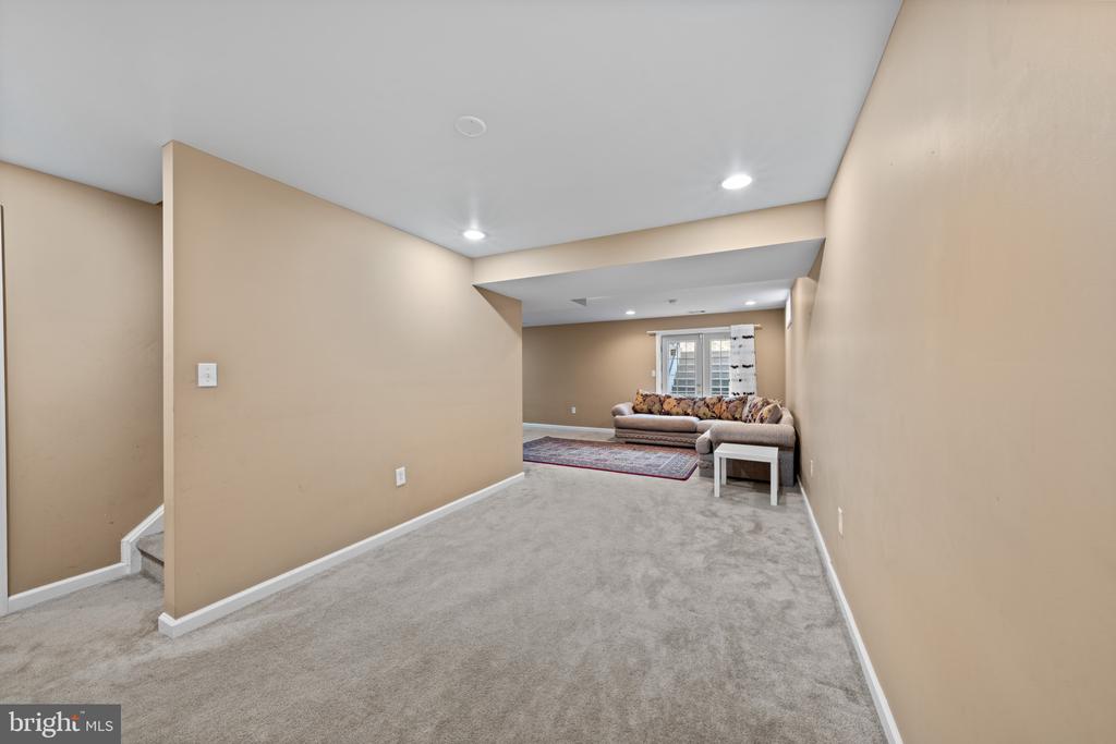 6937 VERSAILLE DR, FREDERICKSBURG, Virginia 22407, 3 Bedrooms Bedrooms, ,3 BathroomsBathrooms,Residential,6937 VERSAILLE DR,VASP2039982 MLS # VASP2039982