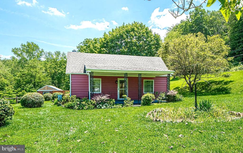 115 CHESTER GAP RD, CHESTER GAP, Virginia, 4 Bedrooms Bedrooms, ,2 BathroomsBathrooms,Residential,115 CHESTER GAP RD,VARP2002598 MLS # VARP2002598