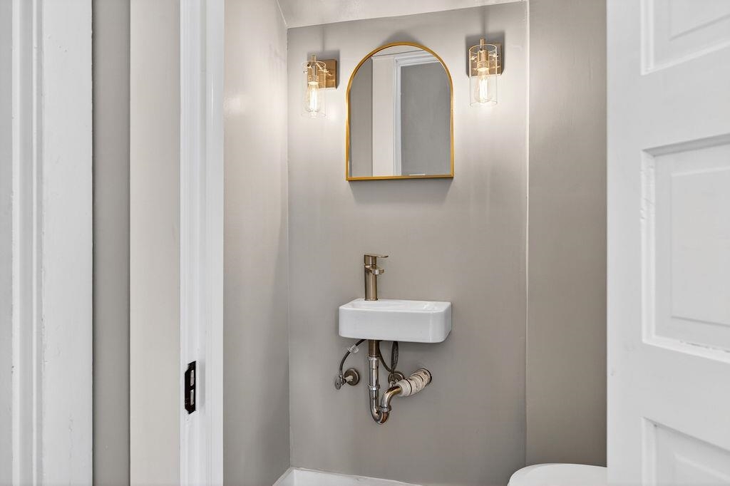 342 N LEWIS ST, STAUNTON, Virginia 24401, 3 Bedrooms Bedrooms, ,1 BathroomBathrooms,Residential,342 N LEWIS ST,676036 MLS # 676036