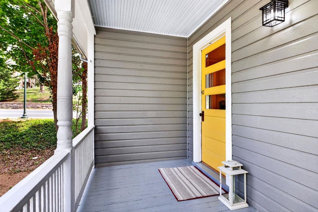 342 N LEWIS ST, STAUNTON, Virginia 24401, 3 Bedrooms Bedrooms, ,1 BathroomBathrooms,Residential,342 N LEWIS ST,676036 MLS # 676036