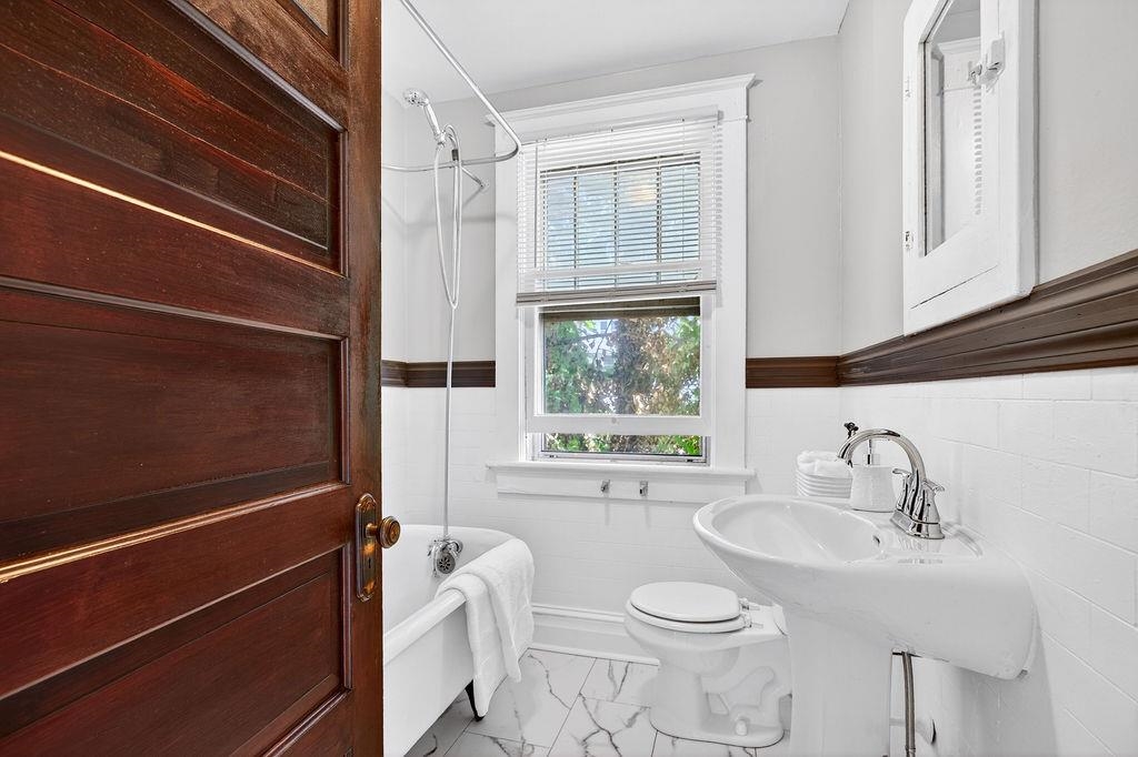 342 N LEWIS ST, STAUNTON, Virginia 24401, 3 Bedrooms Bedrooms, ,1 BathroomBathrooms,Residential,342 N LEWIS ST,676036 MLS # 676036