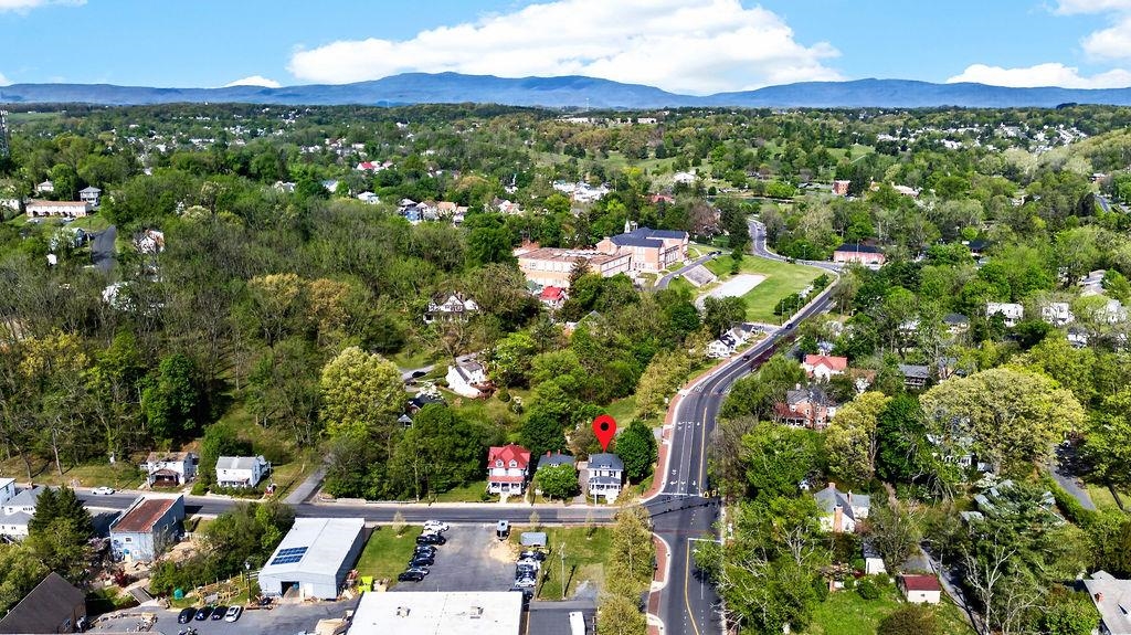 342 N LEWIS ST, STAUNTON, Virginia 24401, 3 Bedrooms Bedrooms, ,1 BathroomBathrooms,Residential,342 N LEWIS ST,676036 MLS # 676036