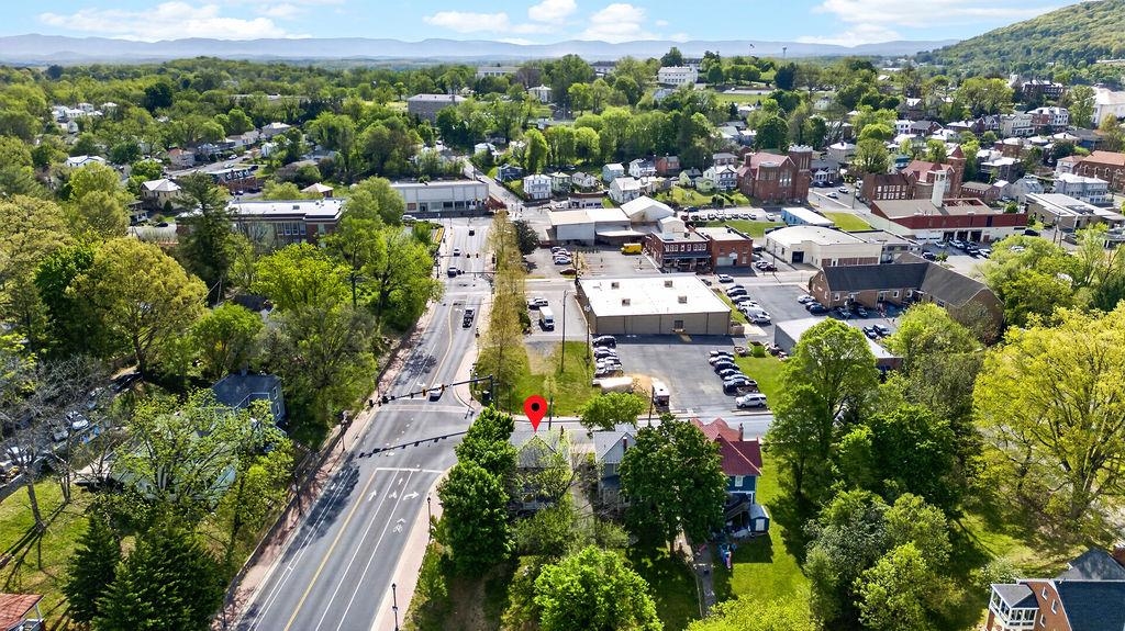 342 N LEWIS ST, STAUNTON, Virginia 24401, 3 Bedrooms Bedrooms, ,1 BathroomBathrooms,Residential,342 N LEWIS ST,676036 MLS # 676036