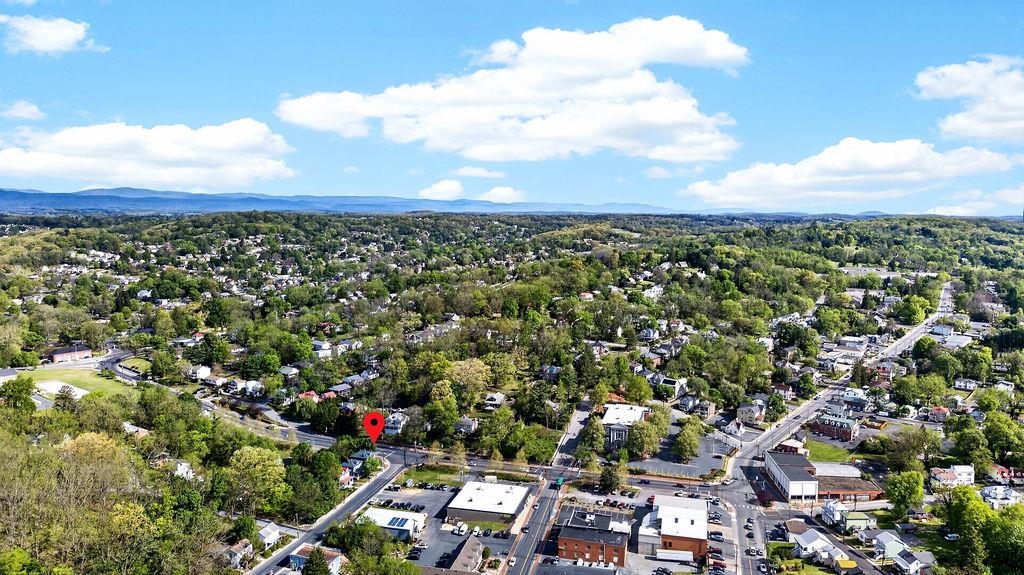 342 N LEWIS ST, STAUNTON, Virginia 24401, 3 Bedrooms Bedrooms, ,1 BathroomBathrooms,Residential,342 N LEWIS ST,676036 MLS # 676036