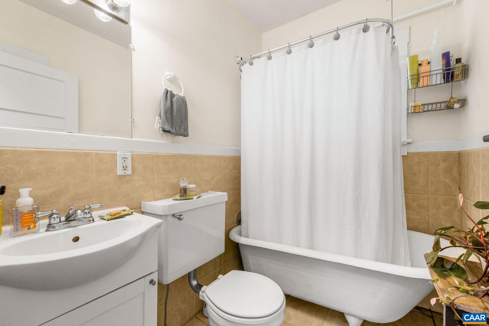 2325 HIGHLAND AVE, CHARLOTTESVILLE, Virginia 22902, 2 Bedrooms Bedrooms, ,1 BathroomBathrooms,Residential,2325 HIGHLAND AVE,676045 MLS # 676045