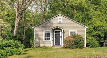 2325 HIGHLAND AVE, CHARLOTTESVILLE, Virginia 22902, 2 Bedrooms Bedrooms, ,1 BathroomBathrooms,Residential,2325 HIGHLAND AVE,676045 MLS # 676045