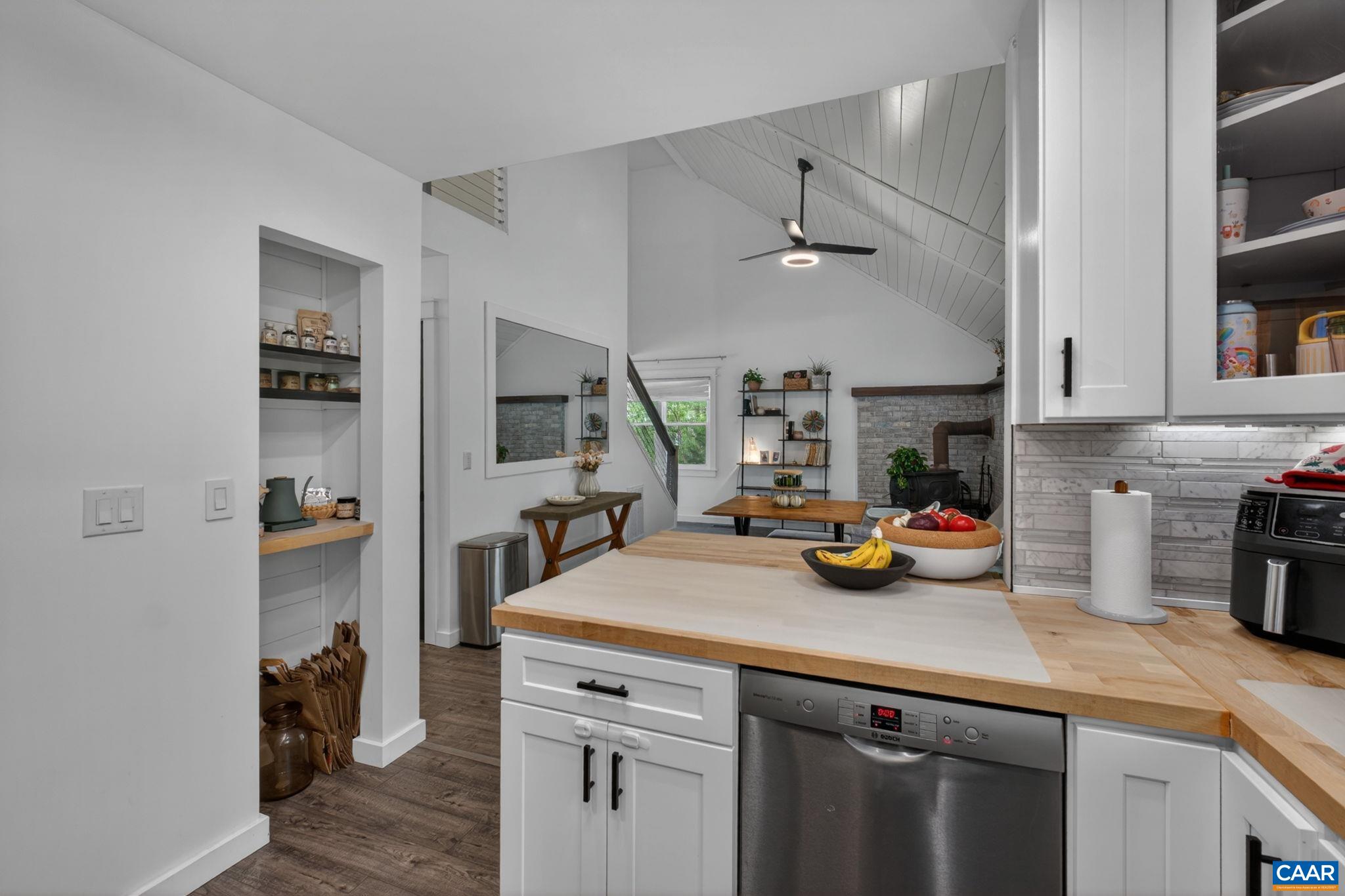 1 TARA CT, PALMYRA, Virginia 22963, 3 Bedrooms Bedrooms, ,2 BathroomsBathrooms,Residential,Lake Monticello Charmer,1 TARA CT,676056 MLS # 676056