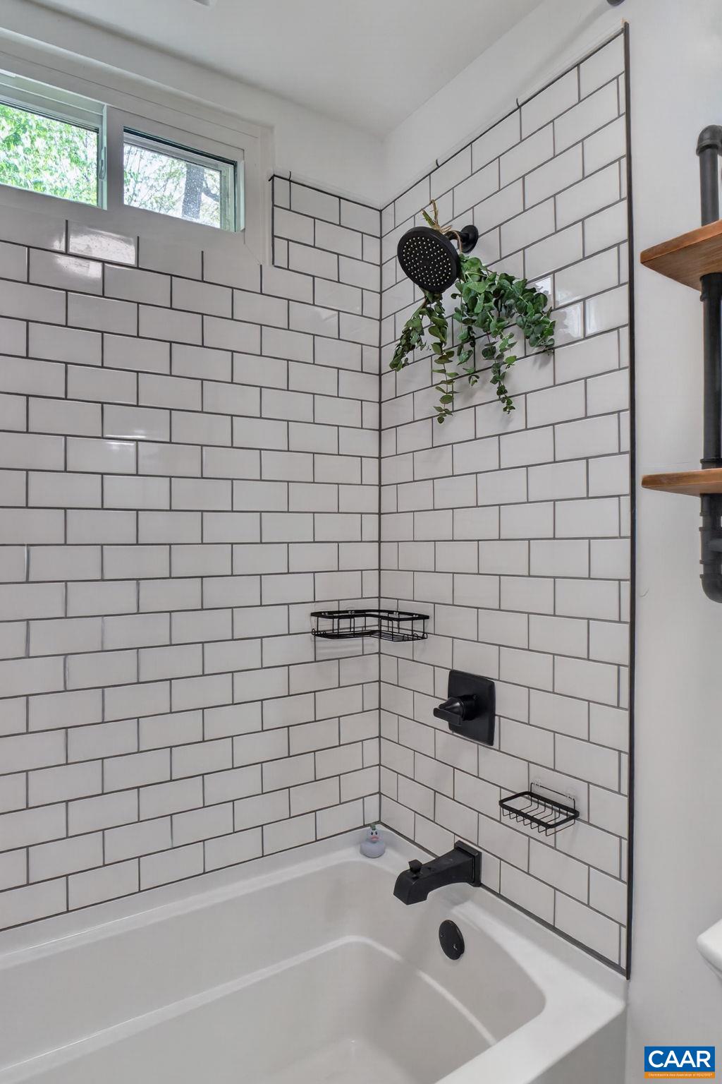 1 TARA CT, PALMYRA, Virginia 22963, 3 Bedrooms Bedrooms, ,2 BathroomsBathrooms,Residential,Lake Monticello Charmer,1 TARA CT,676056 MLS # 676056