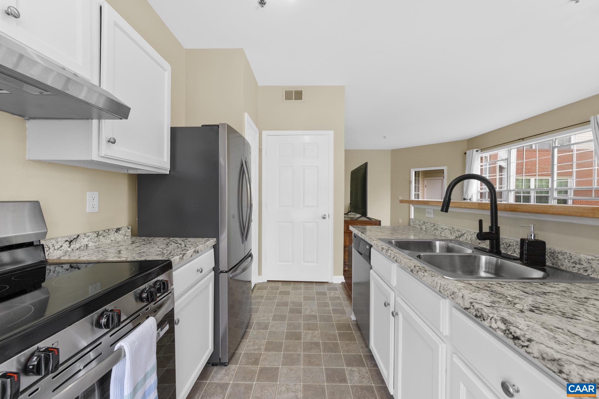 300 RIVERBEND DR, CHARLOTTESVILLE, Virginia 22911, 1 Bedroom Bedrooms, ,1 BathroomBathrooms,Residential,300 RIVERBEND DR,676059 MLS # 676059