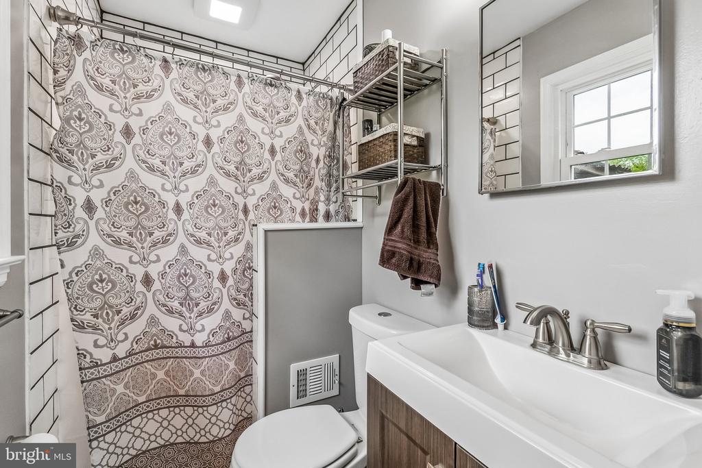 6774 GRAYS MILL RD, WARRENTON, Virginia, 3 Bedrooms Bedrooms, ,2 BathroomsBathrooms,Residential,6774 GRAYS MILL RD,VAFQ2021050 MLS # VAFQ2021050