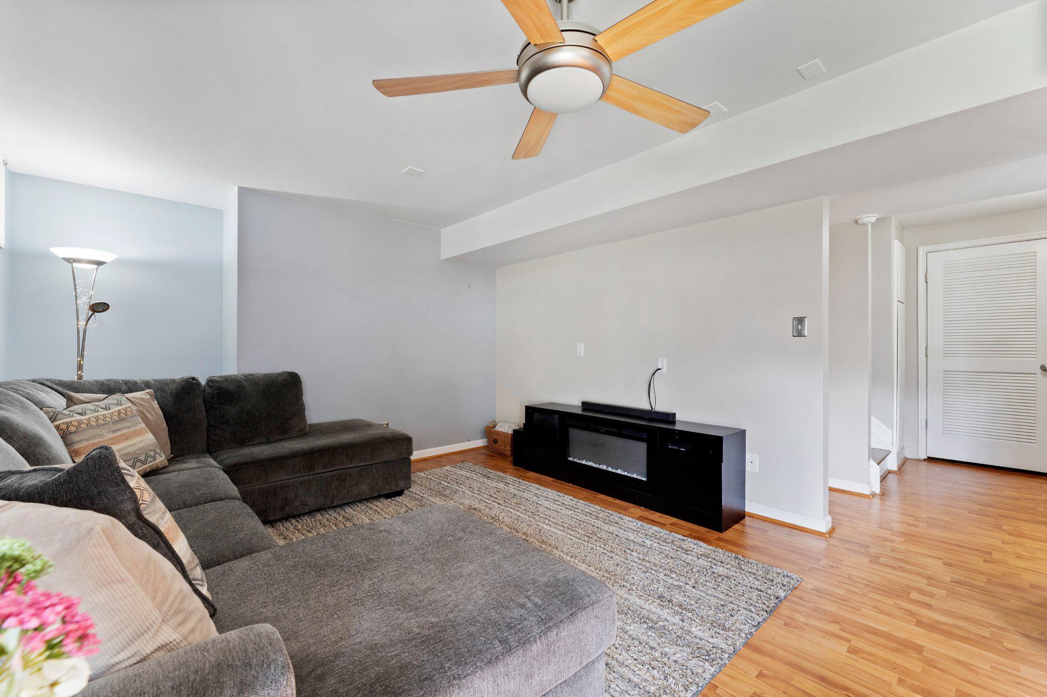 8811 KENT CT, FREDERICKSBURG, Virginia 22408, 5 Bedrooms Bedrooms, ,3 BathroomsBathrooms,Residential,8811 KENT CT,VASP2040968 MLS # VASP2040968