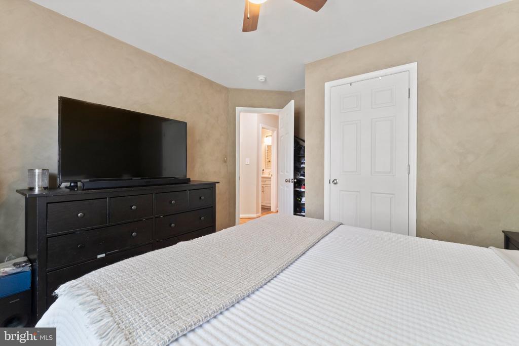 8811 KENT CT, FREDERICKSBURG, Virginia 22408, 5 Bedrooms Bedrooms, ,3 BathroomsBathrooms,Residential,8811 KENT CT,VASP2040968 MLS # VASP2040968