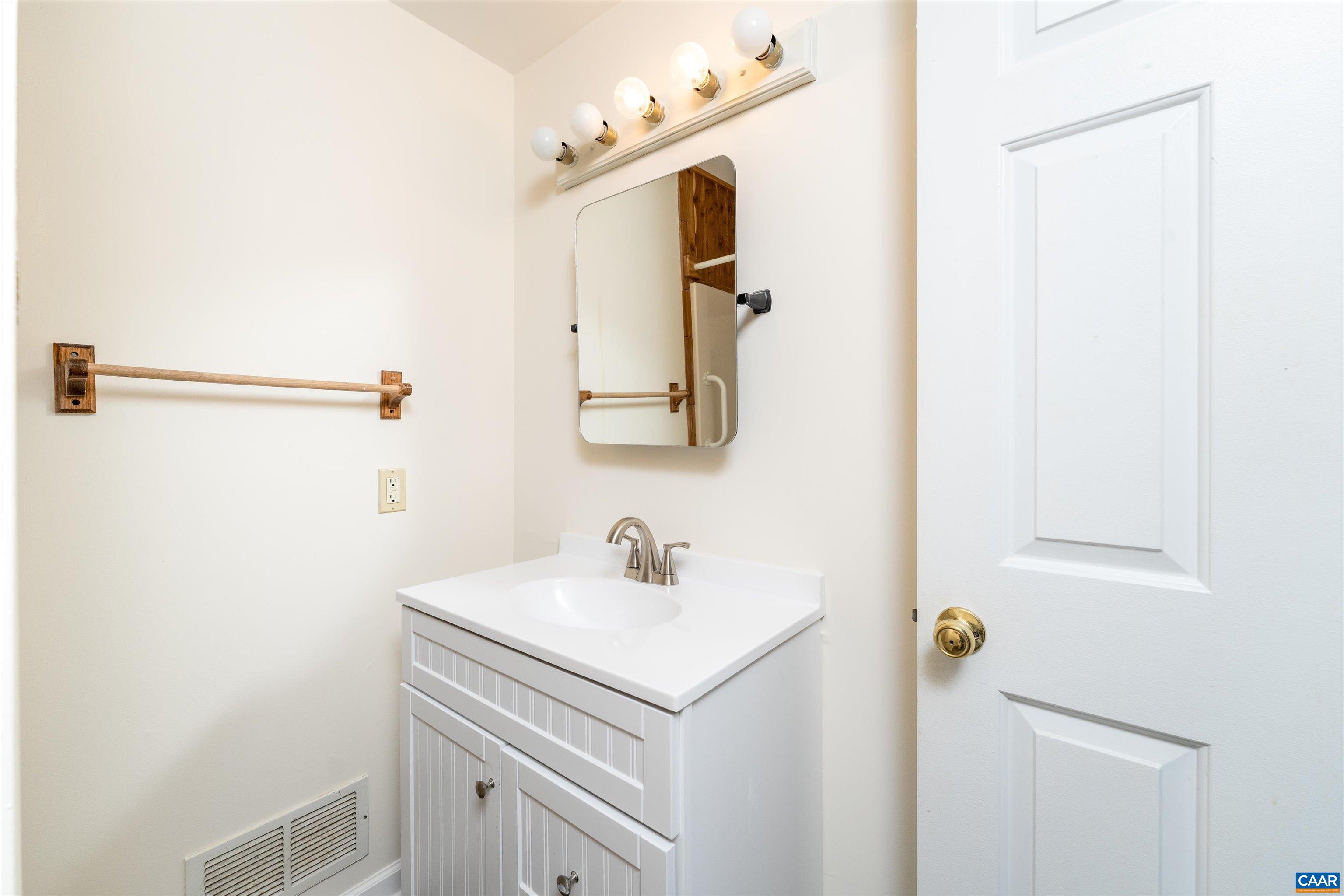 4 NUTWOOD CIR, PALMYRA, Virginia 22963, 3 Bedrooms Bedrooms, ,3 BathroomsBathrooms,Residential,4 NUTWOOD CIR,676064 MLS # 676064