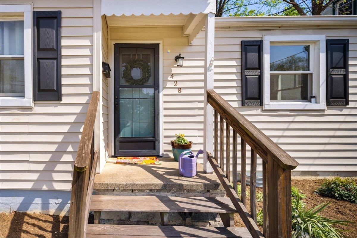 428 S POPLAR AVE, WAYNESBORO, Virginia 22980, 2 Bedrooms Bedrooms, ,1 BathroomBathrooms,Residential,428 S POPLAR AVE,676066 MLS # 676066