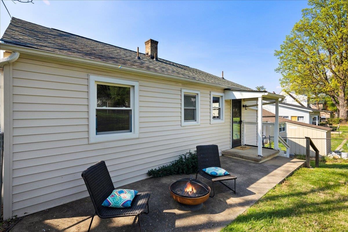 428 S POPLAR AVE, WAYNESBORO, Virginia 22980, 2 Bedrooms Bedrooms, ,1 BathroomBathrooms,Residential,428 S POPLAR AVE,676066 MLS # 676066