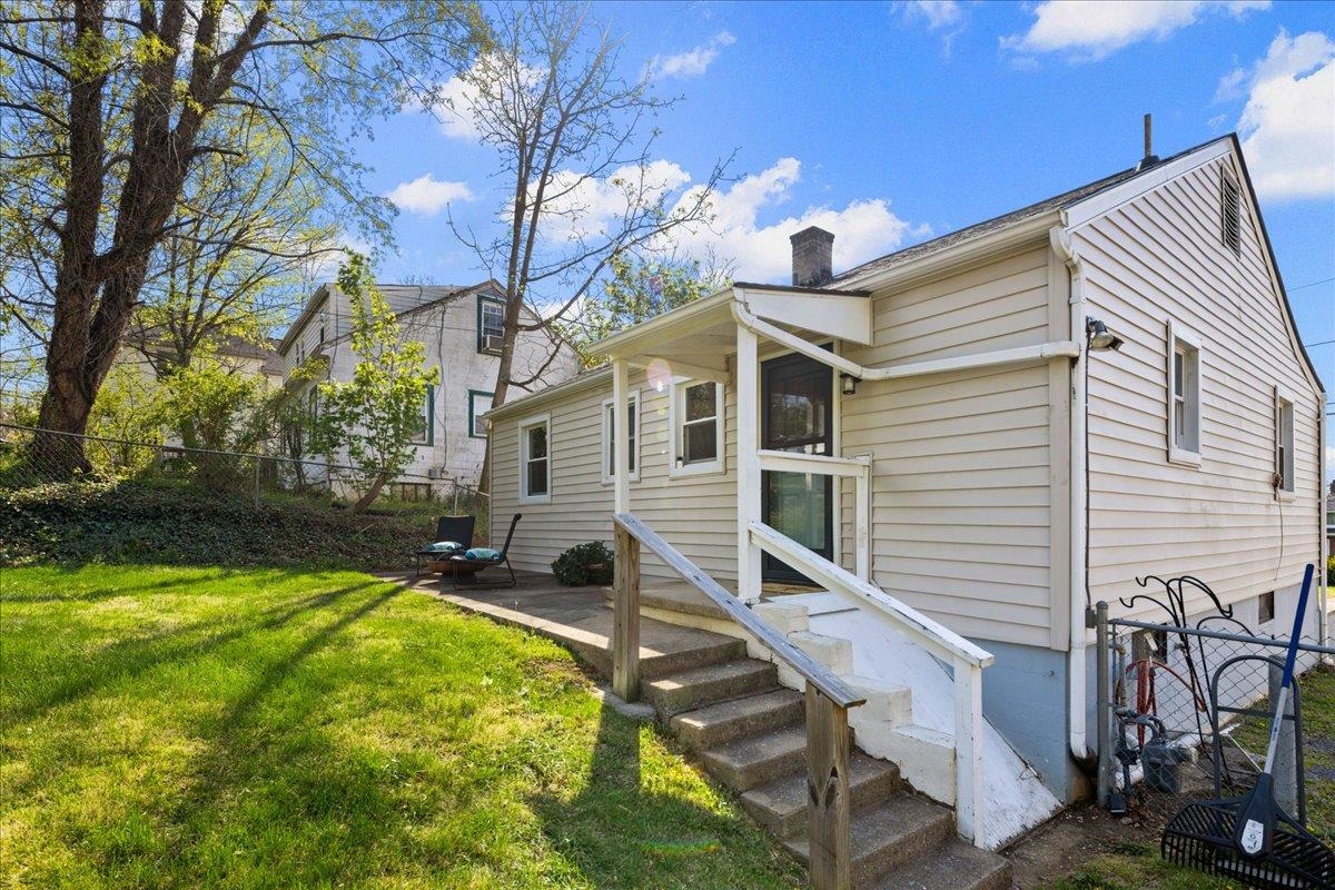 428 S POPLAR AVE, WAYNESBORO, Virginia 22980, 2 Bedrooms Bedrooms, ,1 BathroomBathrooms,Residential,428 S POPLAR AVE,676066 MLS # 676066