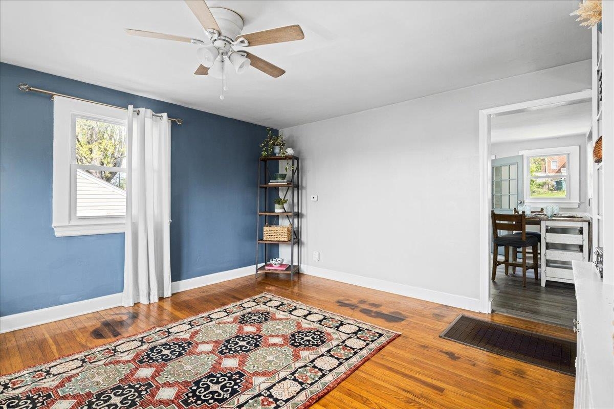 428 S POPLAR AVE, WAYNESBORO, Virginia 22980, 2 Bedrooms Bedrooms, ,1 BathroomBathrooms,Residential,428 S POPLAR AVE,676066 MLS # 676066