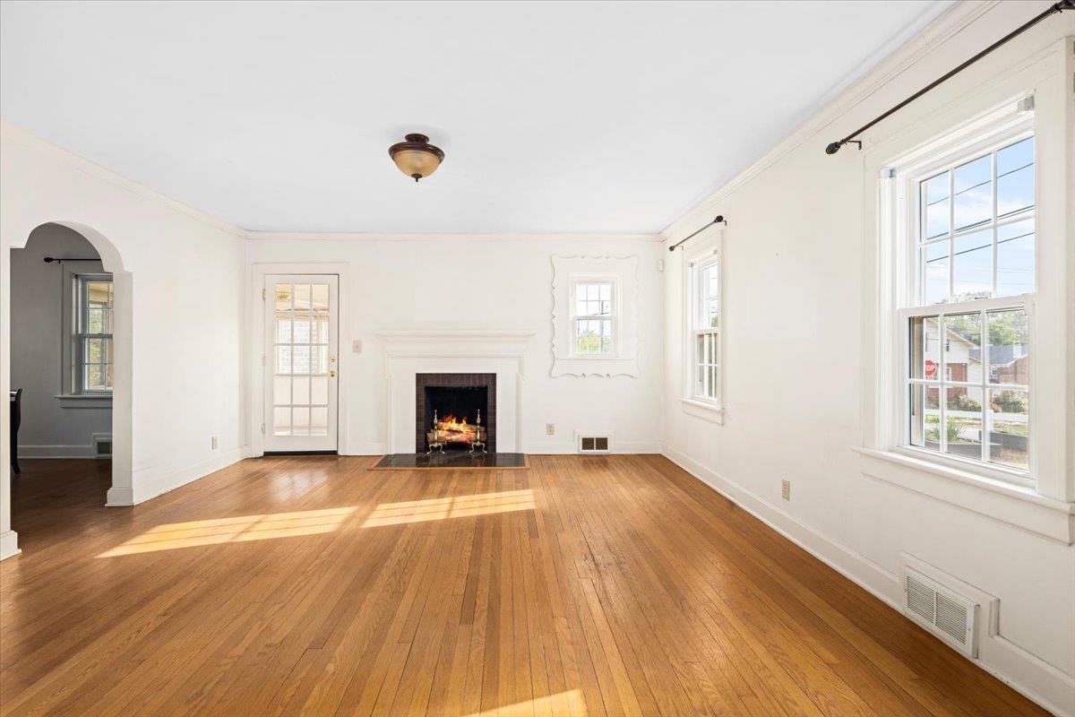 907 SELMA BLVD, STAUNTON, Virginia 24401, 3 Bedrooms Bedrooms, ,2 BathroomsBathrooms,Residential,907 SELMA BLVD,676067 MLS # 676067