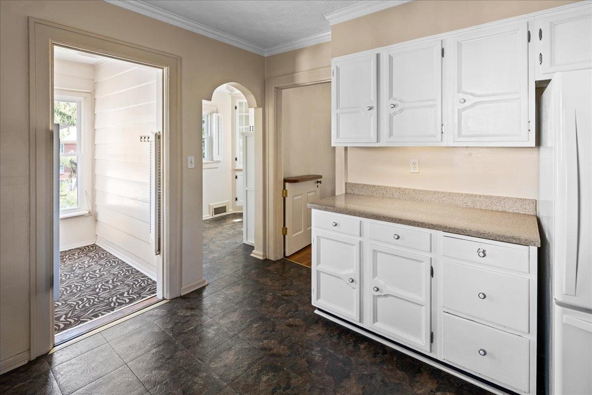 907 SELMA BLVD, STAUNTON, Virginia 24401, 3 Bedrooms Bedrooms, ,2 BathroomsBathrooms,Residential,907 SELMA BLVD,676067 MLS # 676067