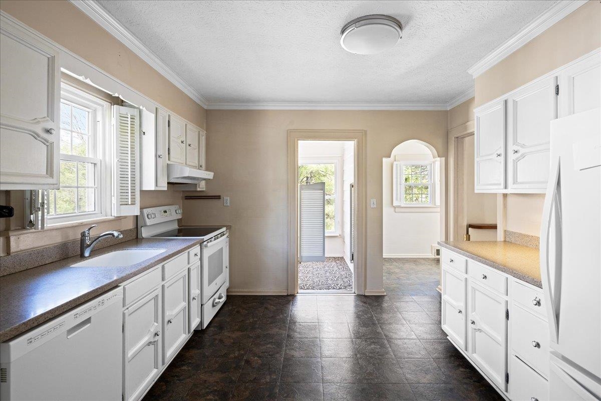 907 SELMA BLVD, STAUNTON, Virginia 24401, 3 Bedrooms Bedrooms, ,2 BathroomsBathrooms,Residential,907 SELMA BLVD,676067 MLS # 676067